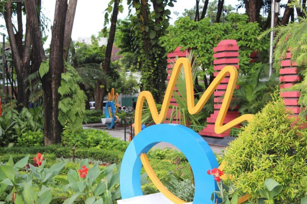 Hotel Sulawesi Gorontalo Surabaya Exteriör bild